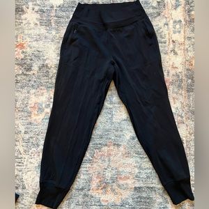 Athleta VENICE MID RISE JOGGER Size Small Black